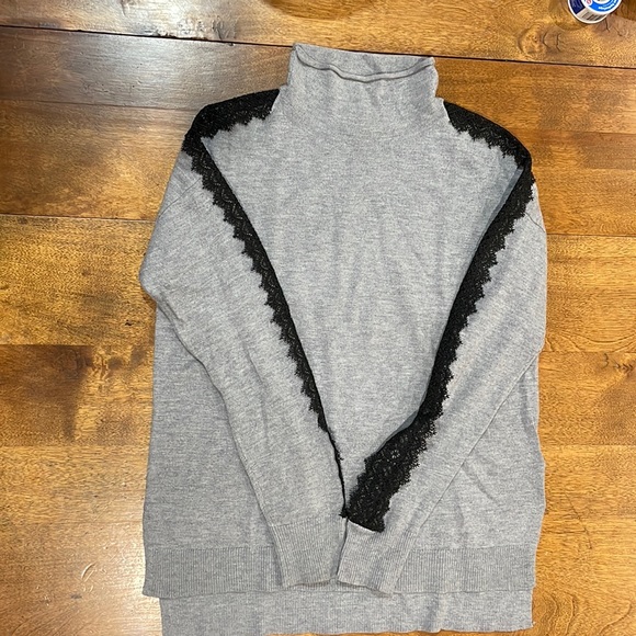 Light knit Sweater w Lace Detail - Picture 1 of 3